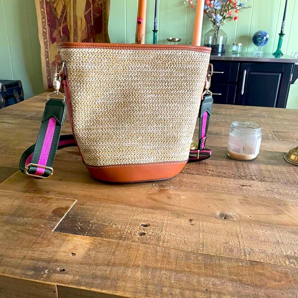 Stella & Dot Strawbag / Crossbody with hard to find deep green/pink strap!
